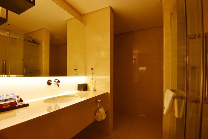 Room 21 of 32