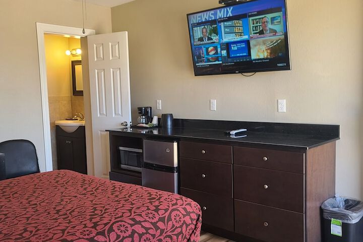 Room 3 of 9