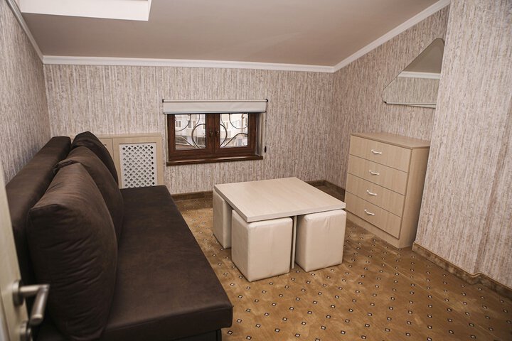 Room 7 of 42