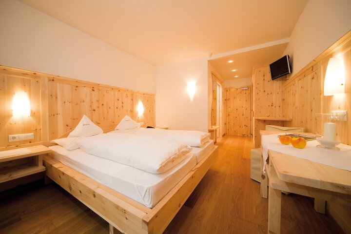 Room 6 of 65