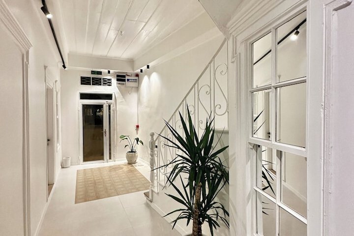 Ballroom/Hall 32 of 42