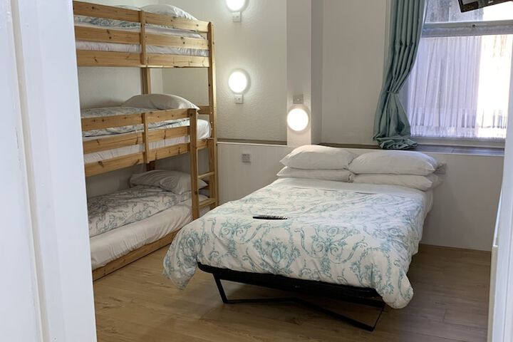 Room 25 of 148