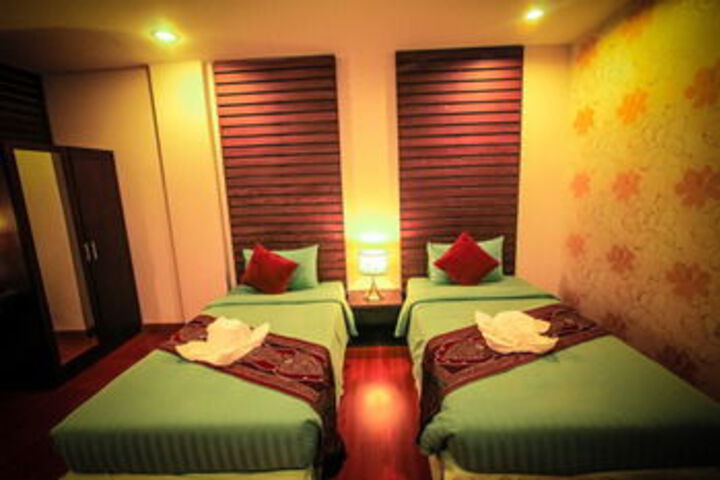 Room 4 of 11
