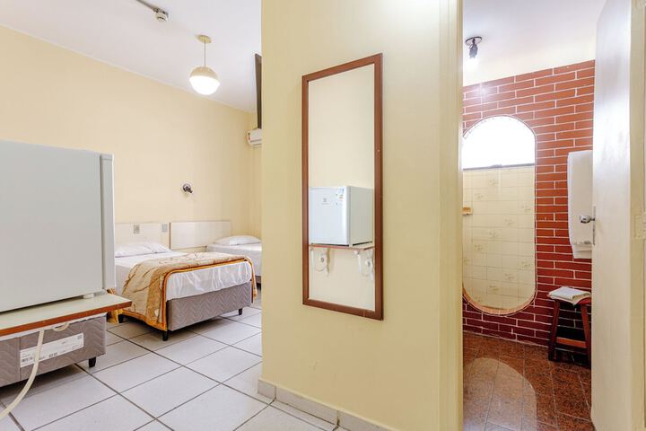 Room 26 of 80