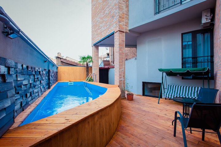 Pool 15 of 18