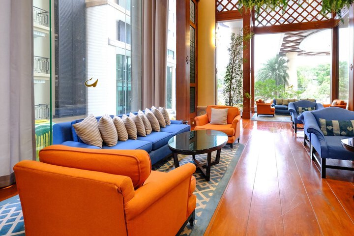 Entrance & Lobby