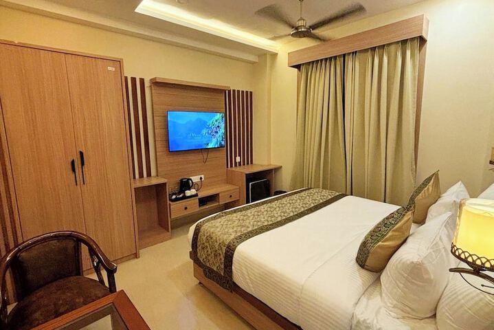 Room 10 of 24