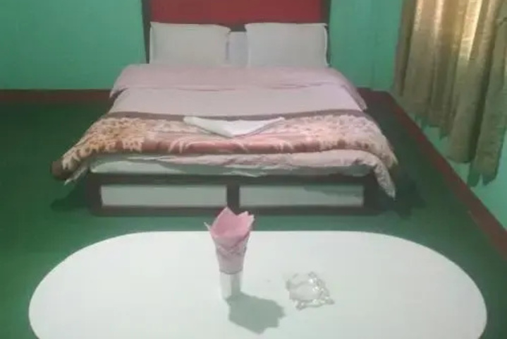 Room 6 of 15