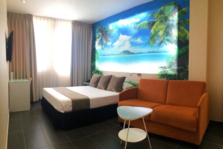 Room 37 of 60