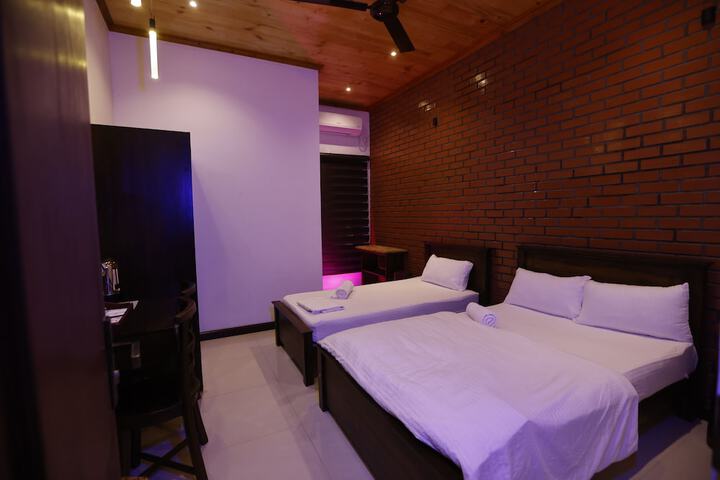 Room 4 of 26