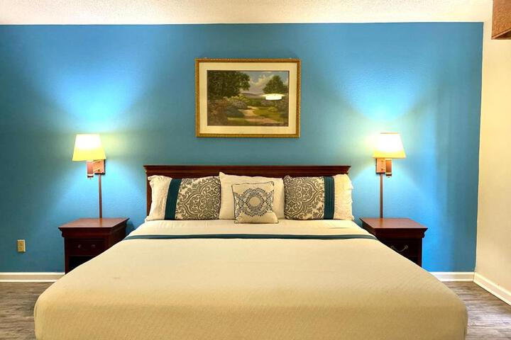 Standard | King Bed (2 of 7)