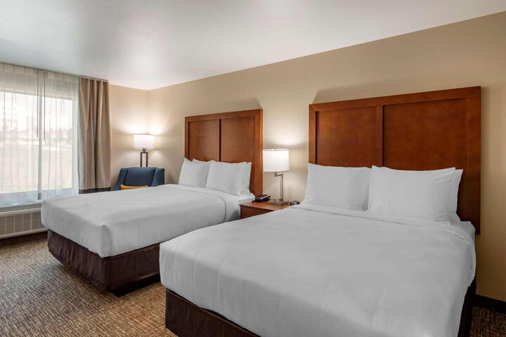 2 Queen Beds (6 of 11)