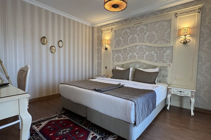 Room 25 of 53
