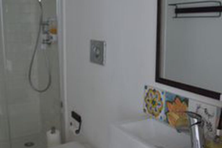 Room 3 of 27