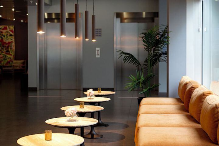 Entrance & Lobby