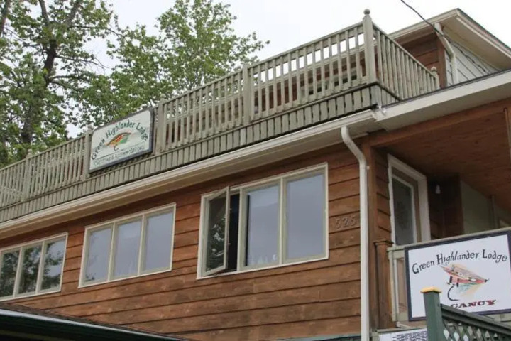 GREEN HIGHLANDER LODGE