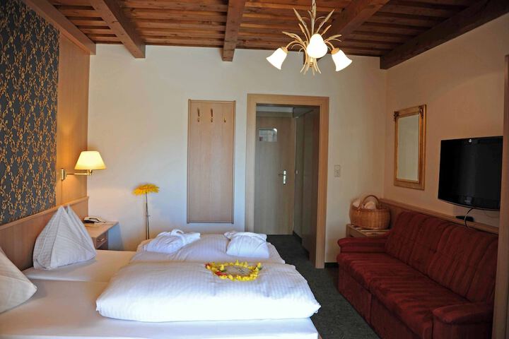 Room 4 of 43
