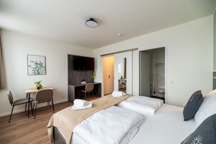 Room 6 of 25