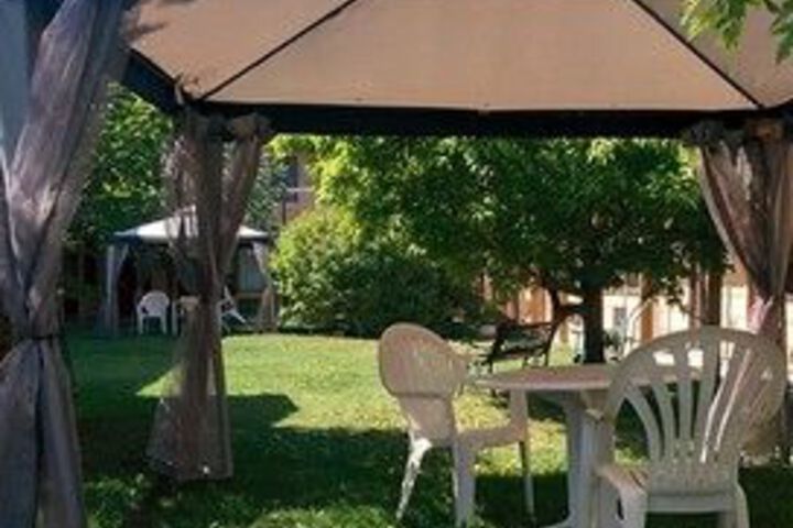 Hospitality Courtyard Inn