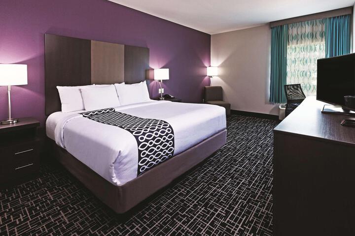 1 King Bed (9 of 14)