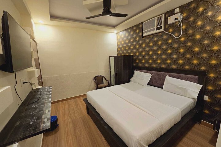 Room 12 of 23