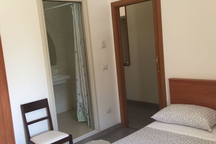 Room 15 of 33