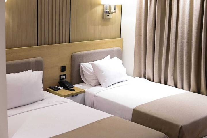 Room 10 of 42