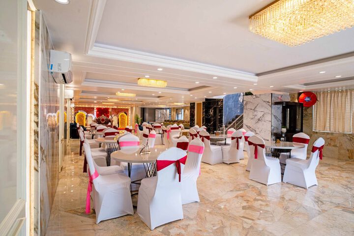Ballroom/Hall 24 of 49