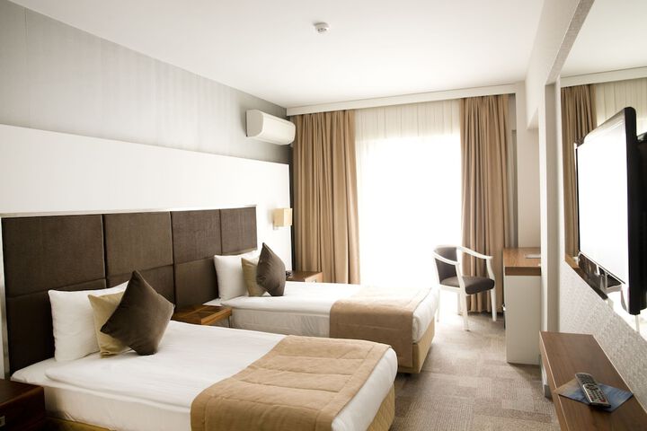 Room 7 of 18
