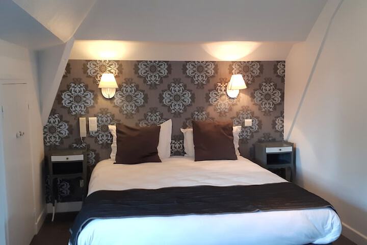 Room 4 of 66