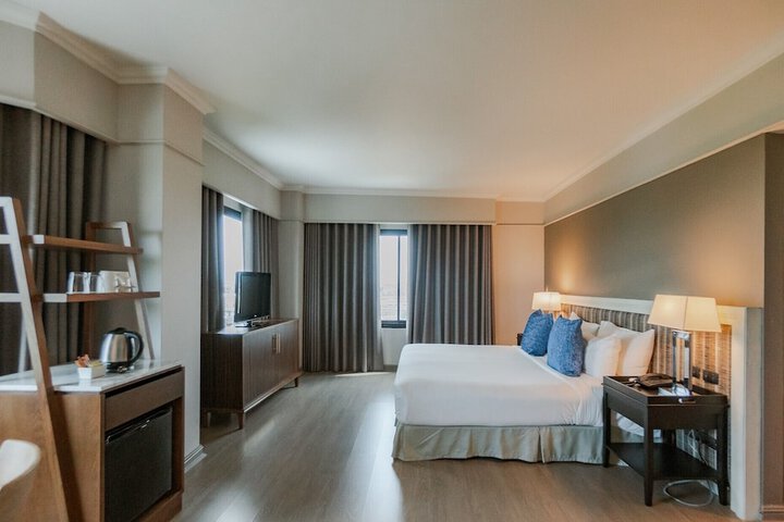 Room 12 of 66