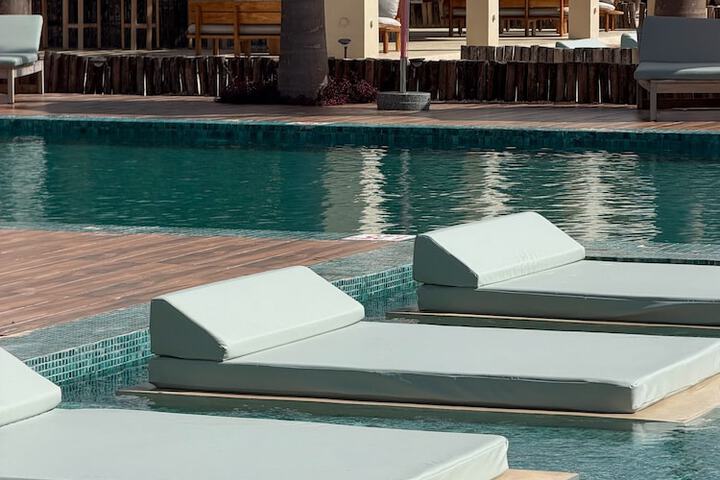 Pool 75 of 136
