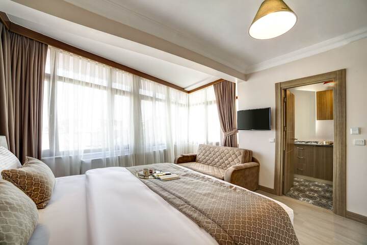 Room 8 of 37