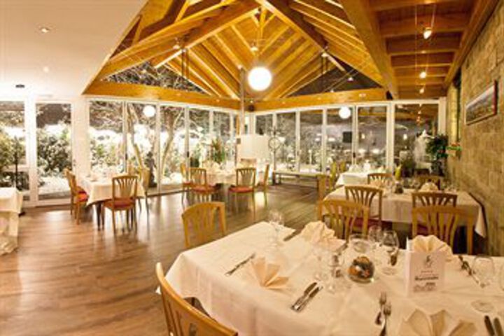 Dining 53 of 60