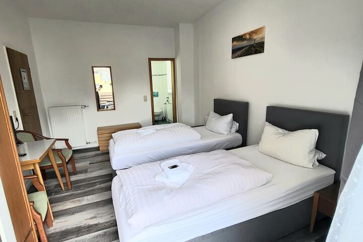 Room 16 of 39