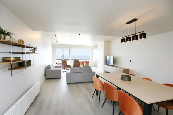 Room 4 of 17