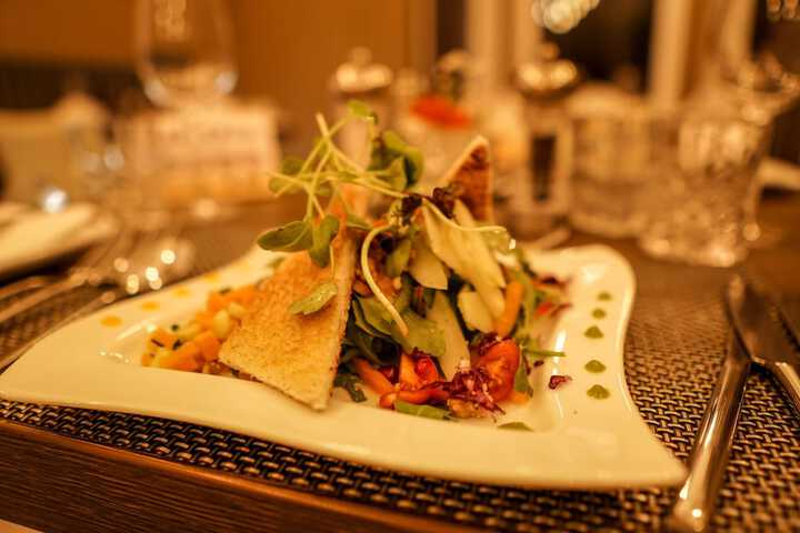 Dining 72 of 95
