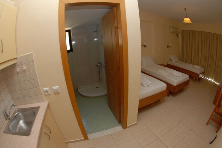 Room 9 of 35