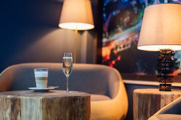 Lounge 140 of 156
