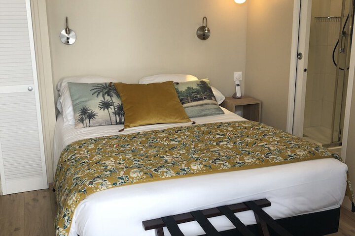 Room 10 of 49