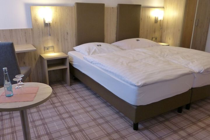 Room 9 of 18