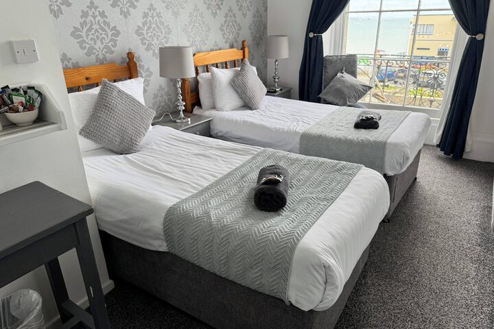 Room 4 of 125