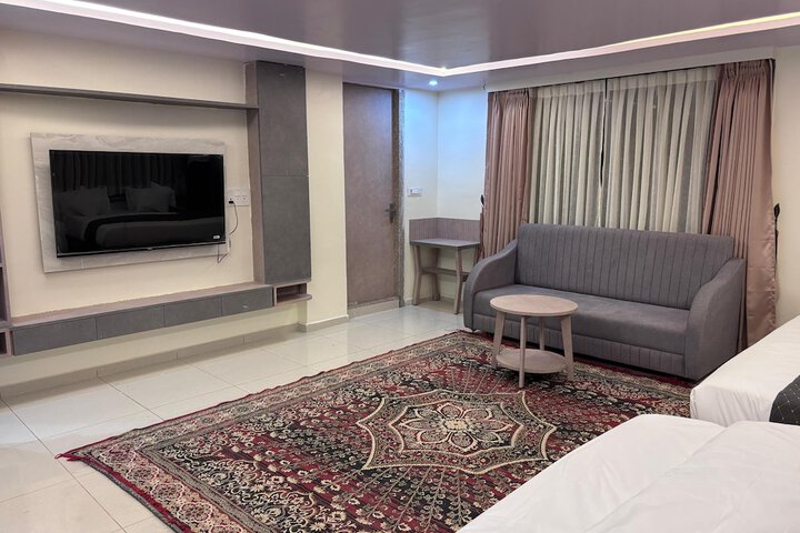 Room 12 of 16