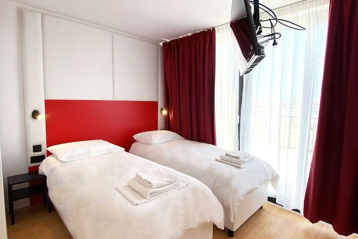 Room 5 of 34