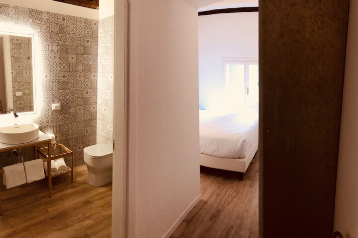 Room 6 of 43
