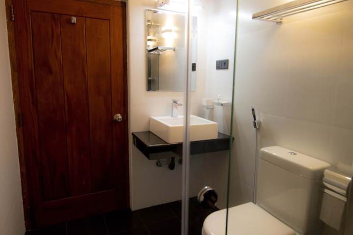 Room 20 of 33