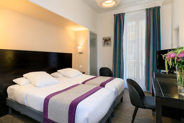 Room 52 of 106