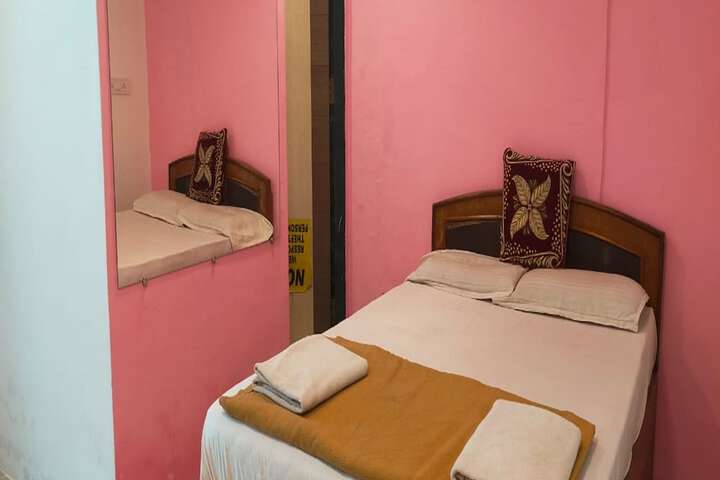 Room 10 of 28