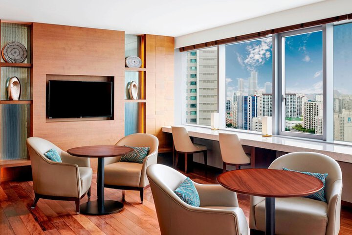 Lounge 37 of 60