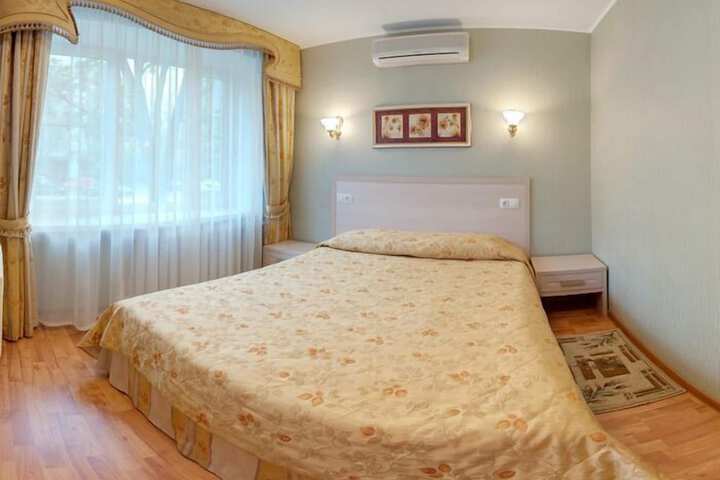 Room 28 of 93